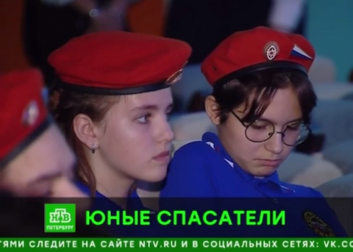 Журналисты телеканала «НТВ» сняли телевизионный сюжет о церемонии посвящения школьников в ряды юных спасателей
